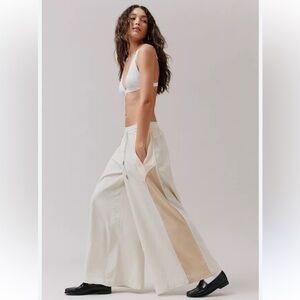 Urban Outfitters BDG Adriane Side Piping Pull On Wide Leg Beige Jeans Pants NWOT